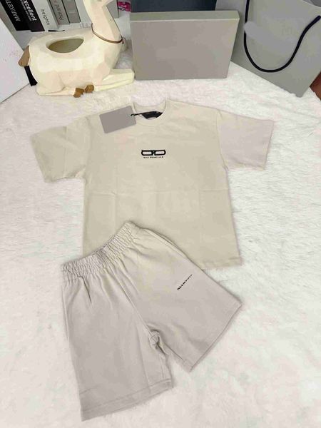 

23ss tracksuits designer baby clothes kids suits size 100-160 cm 2pcs letter printed t-shirt and elastic waist shorts july10, White