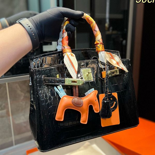 

crocodile tote bag 5a handbag luxurys fashion brand women bags shopping bags bright leather famous handbags shoulder straps hardware gilded