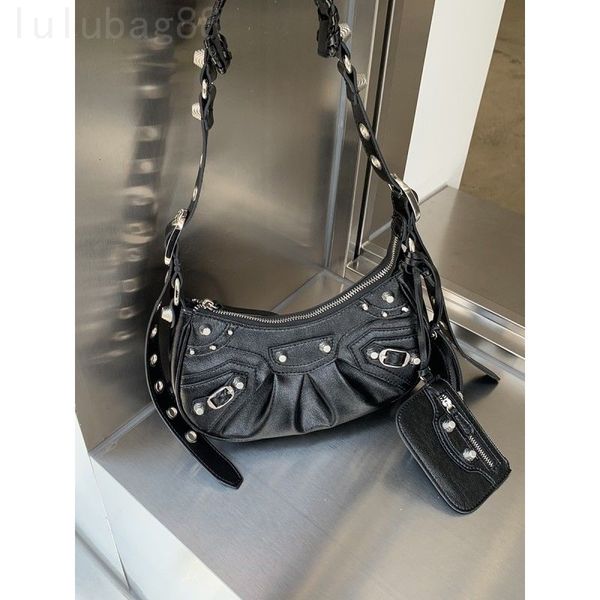 

le cagole city shoulder bags womens leather designer bag fashion half moon sacoche green black crossbody bag motorcycle cool girls heart mir