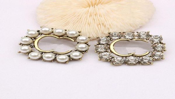 

european and korean diamondencrusted letter brooch pearl fashion temperament highend coat suit sweater accessories female high q6124049, Gray