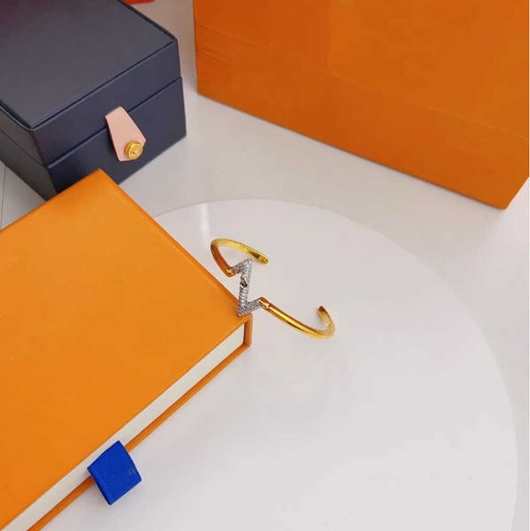 

europe america fashion style bracelets women bangle luxury designer jewelry 18k gold plated stainless steel wedding lovers gift wholesale, Golden;silver