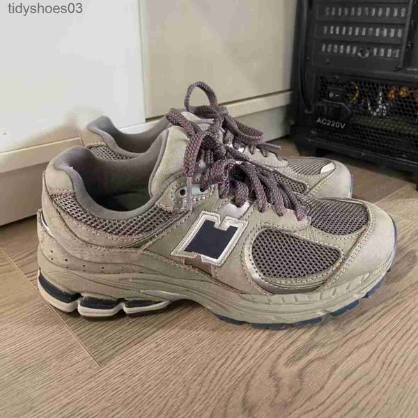 

high edition nb2002r classic grey yuan zu grey men's and women's versatile sports elevated running shoe, Black