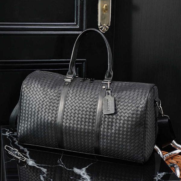 

2023 embossed woven handbag travel bag single shoulder crossbody casual korean version men's trend 230817