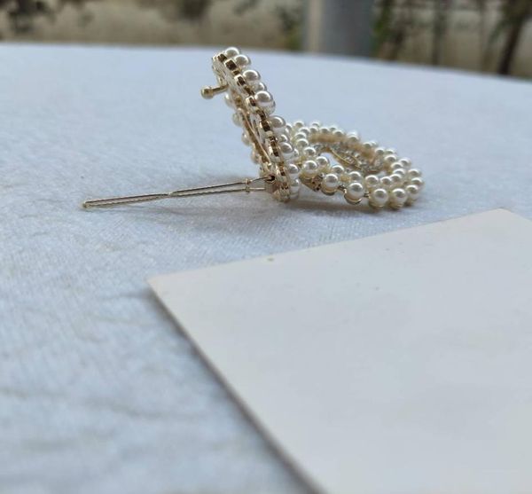 

new metal hair clips c classic rhinestone pearls letters design hairpins classic hair accessories gift with paper card9739806, Golden;silver