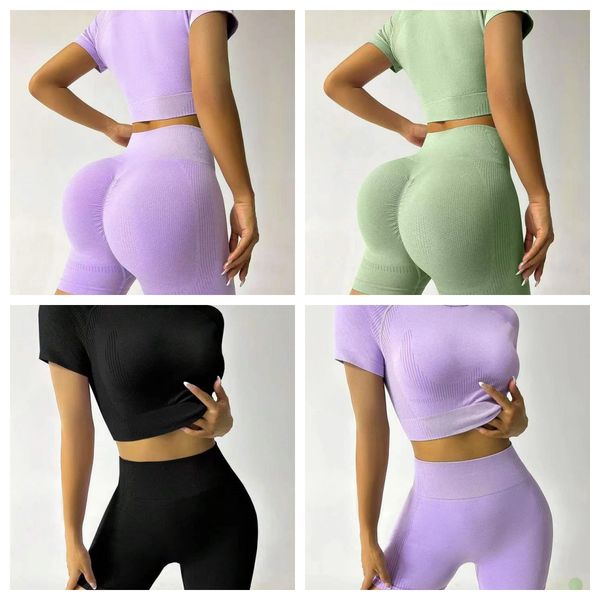 

2023 new seamless cross-border solid color yoga suit with bare navel, short sleeves and hip-lifting shorts yoga clothes for women in europe, White;red