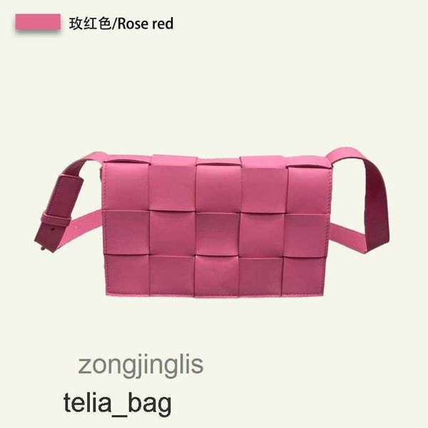 

woven lady's cow venetaas bottegaas bags designer womven bag 2023 classic casettes small square pillow magnetic button single shoulder