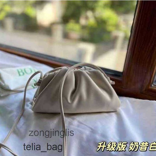 

classic lady's hand 2023 women's venetaas leather bags handbag bag womven soft cloud bottegaas french oblique cross hobo wrinp 59