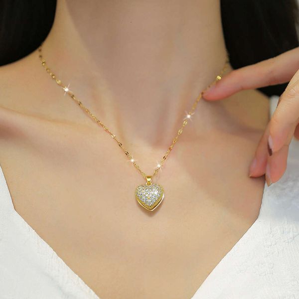 

designer's light temperament, gorgeous peach heart pearl shell necklace, women's network red versatile chain, titanium steel, Silver