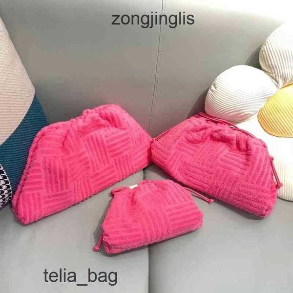

bottegaas ladies designer 2023 classic winter towel embossed bag bags hand venet pouch cloud wool hand grab autumn style handbagsp cuub
