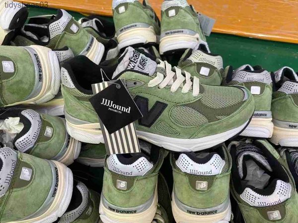 

nb m990v3 third generation co branded suede m990jj3 casual dad running shoe, Black