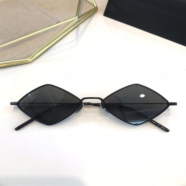 

new 302 sunglasses fashion women triangle deisnger popular full frame uv400 lens summer style diamond frame come with 247n, White;black