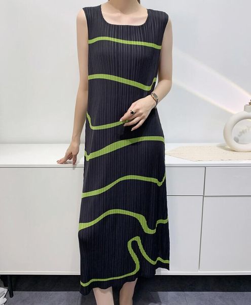 

luxury issey pleated mid length tank skirt stripe print casual square neck style dress, Black;gray