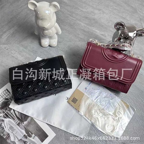 

stylish and minimalist new fashion small square one shoulder for women{category}