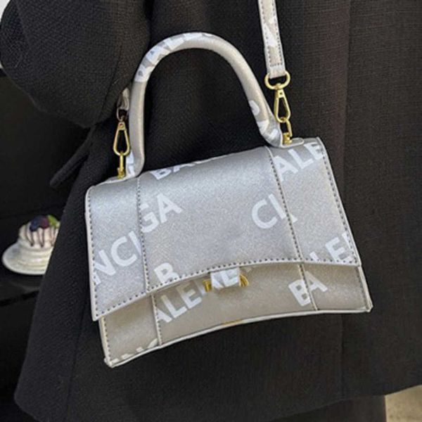 

luxury classic hourglass women's bag female mini handbags brand designer totes evening bags women man small square pack ladies handbag, Black;red