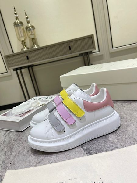 

2023 designer famous oversized casual shoes white black queens leather velvet suede platform alexanders