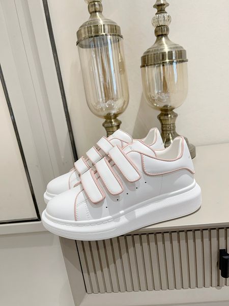 

luxury designer women men casual shoes stitching letter leather white black running shoes 0815