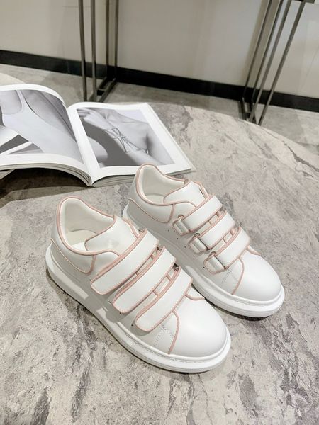 

2023 luxury mens casual shoes calfskin banded designer sneaker white black grey blue with dust bag fashion leather low men women sneakers 08