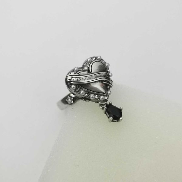 

fashion designer alexander 22 heart-shaped diamond ring female personality high sense water drop pendant love flip open close, Silver