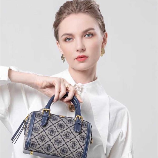 

classic tb pillow with one shoulder crossbody handheld casual versatile women'subor