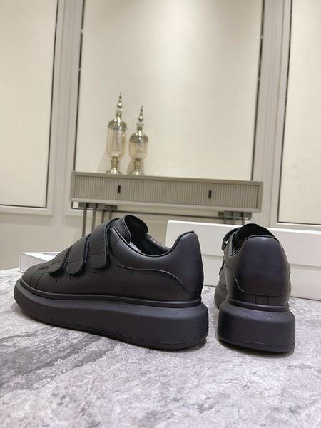 

2023 designer famous oversized casual shoes white black queens leather velvet suede platform 0815