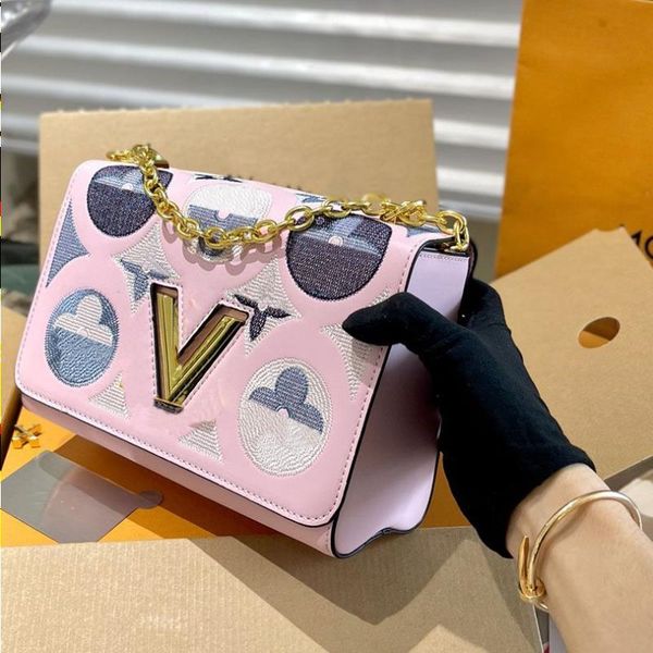 

designer bag luxury shoulder bag popular twist bags leather small square designers bag long chain v shaped buckle simple fashion very good