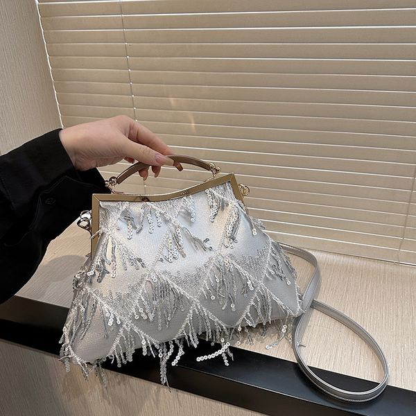 

wholesale women shoulder bags 5 colors sweet little fresh tassel dinner bag vintage metal frame pinch womens handbags exquisite beaded sequi