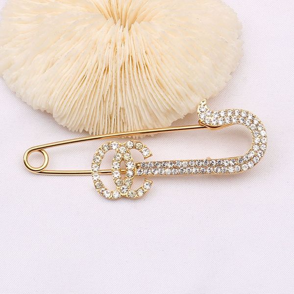 

9007 fashion pearl brooch temperament women's diamond brooch gold silver letters, Gray