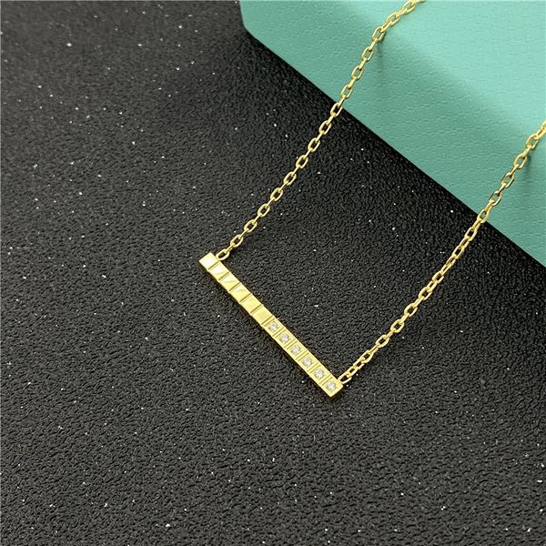

diamond necklace custom pendant necklace luxury jewlery designer for women ice block shaped 18k rose gold silver tennis chain mens jewelry b