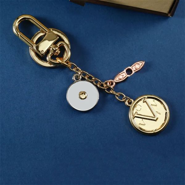 

luxury pendant key chain mens carabiner keychains car keyring designers gold keychain female bags decoration letter flower v keys ring jewel, Slivery;golden