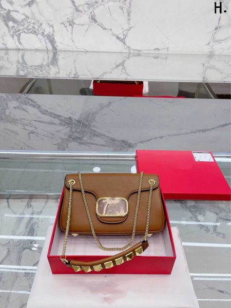 

2023 bags for ladies v new v designer v logo rivet soft postman bag chain diagonal straddle single shoulder bag temperament ol commuter hand