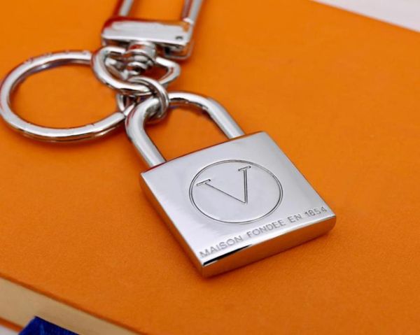 

fashion keychain luxury designer silver gold metal key buckle classic letter lock pendant keychains bag keys ornament3359902, Slivery;golden