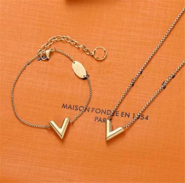 

classic designer pendant charm bracelets gold love v necklace fashion jewelrys wristband plated letter simple heart luxury pendant8712620, Silver