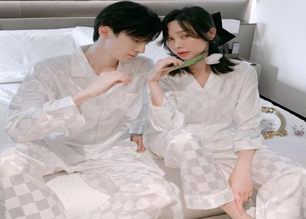 

men039s sleepwear classic white plaid couple pajamas female summer ice silk thin 2021 spring and autumn home service2459060, Black;brown