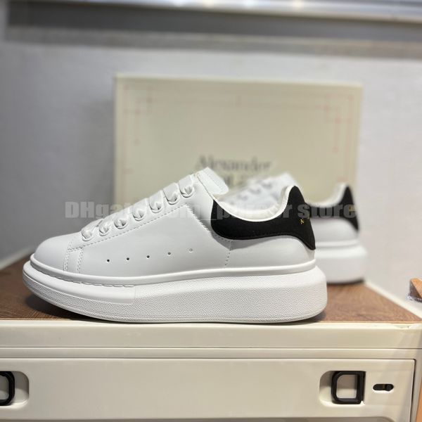 

designer woman shoe leather lace up men fashion platform oversized sneakers black white mens womens luxury velvet suede casual shoes chaussu