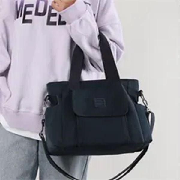 

2023 classic shoulder bag large capacity nylon handbag waterproof casual handle women's travel handbag mother bag a2, Black