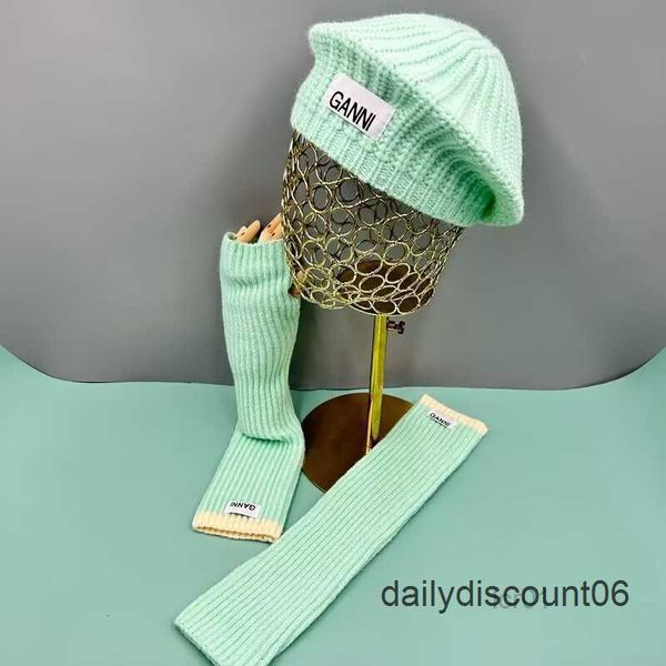 

a new multi-colored beret glove designed by 2023 designer matches the label of a dopamine girl for autumn and winter warmth t9nz2s, Blue;gray