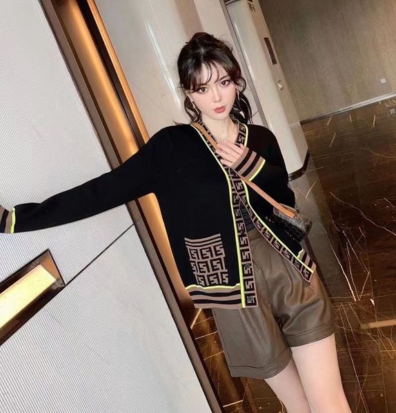 

womens knits tees knit sweater autumnwinter contrast jacquard letter knitted cardigan autumn fashion vneck 230818, White