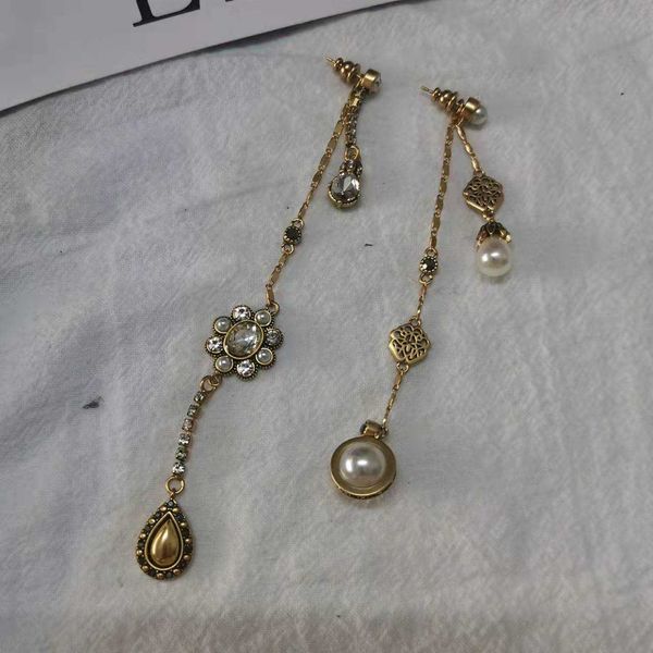 

fashion designer alexander queen long print asymmetric earrings women's high-class temperament personality diamond studded pearl tassel, Golden