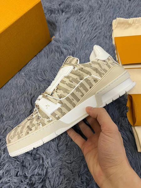 

designer luxury womens mens outdoors casual shoes track sneaker lighted leather trainer nylon printed 0808, Black