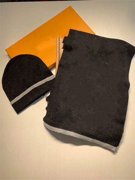 

100 new fashion designer hat scarf set luxury men's winter scarf brand snapback seda satin checkered scarf skate skateboard cap black k, Blue;gray