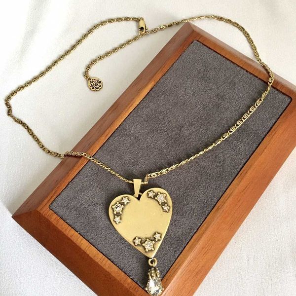 

fashion designer alexander queen heart-shaped diamond necklace women's high-class temperament personality love clavicle chain peach pen, Black