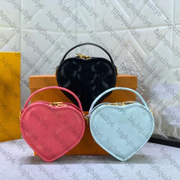

new fashion crossbody bag heart shaped bag women's handbag designer chain bag ing