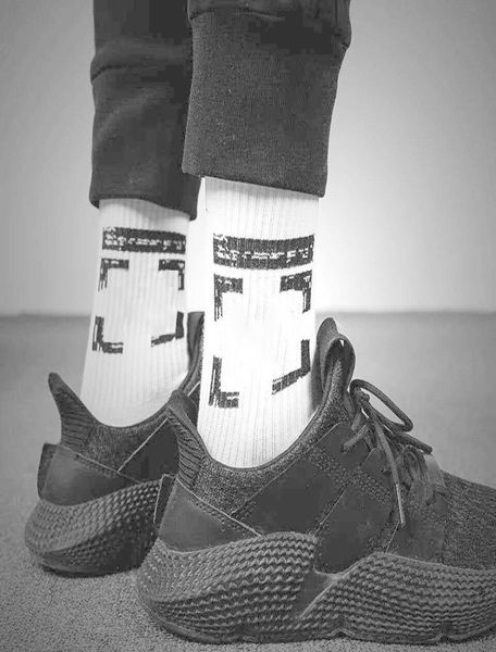 

off fashion mens streetwear socks women men cotton allmatch arrow x printing breathable black white mixing football 2307552