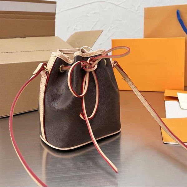 

classic women's luxury handbag bucket bags small crossbody bag women mini leather messenger fashion handbags designer old flower drawst