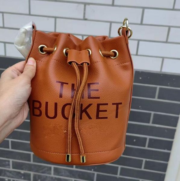 

designer bag lady luxury the bucket bag womens men marc tote classic drawstring shoulder fashion wallet buckets handle purses handbag crossb, Black;red