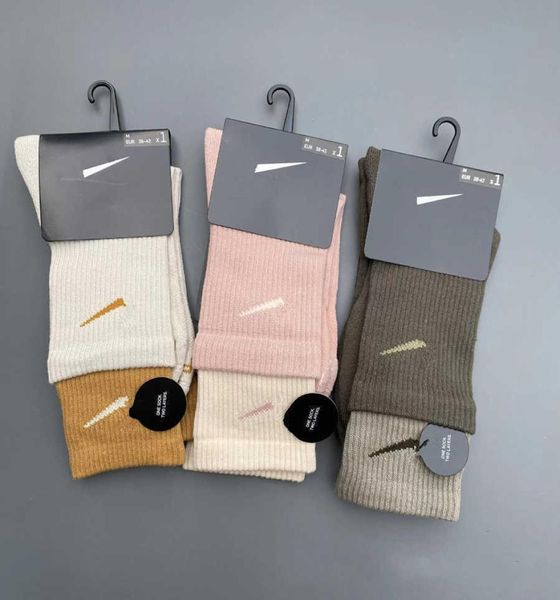 

10 color fashion brand men039s cotton socks new style black leisure men women soft breathable summer winter for male sockes 8ae5945168