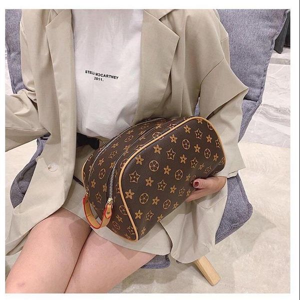 

2022 luxury designer bags men travelling toilet bag fashion design women wash bag large capacity cosmetic bags makeup toiletry bag310v