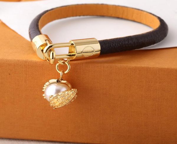

europe america designer bracelets lady women round print flower v letter design leather bracelet bangle with 18k gold pearl pendan6627013, Golden;silver
