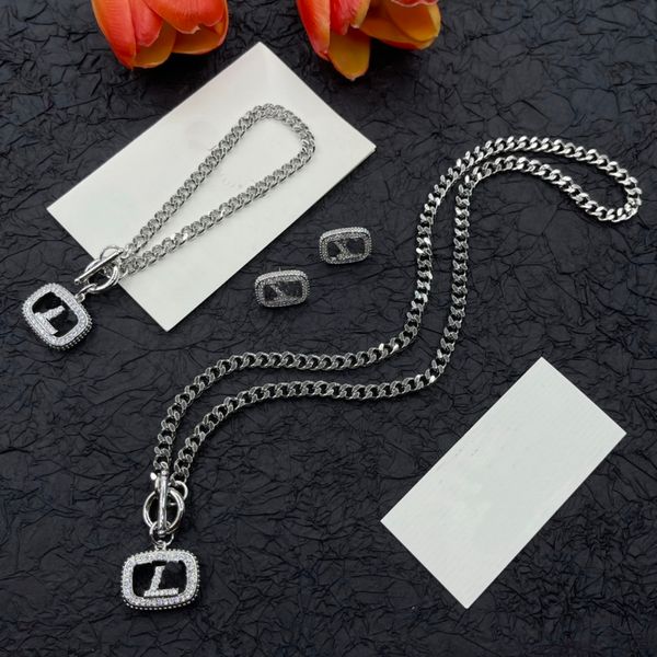 

rose gold silver thick chain necklace v letter with diamonds women's european american 18k gold vintage choker necklacebracelet brass r, Black