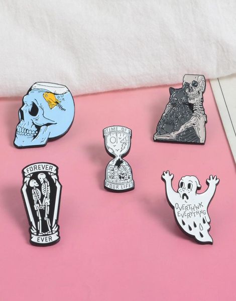 

creative animal cat skeleton embrace enamel brooch alloy badge denim shirt bag cartoon pin fashion punk dark jewelry gift1768450, Blue